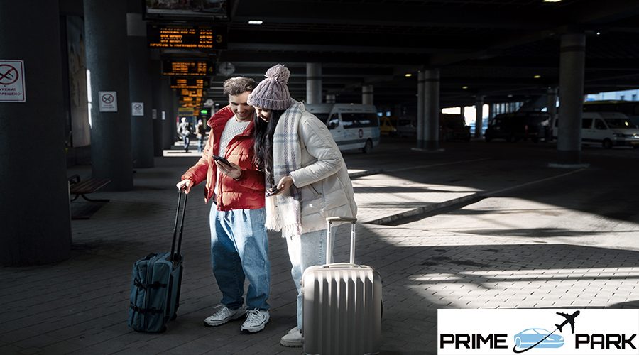 couple-traveling-with-vaccination-passports