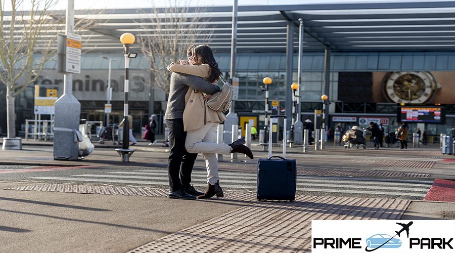 full-shot-couple-hugging-outdoors