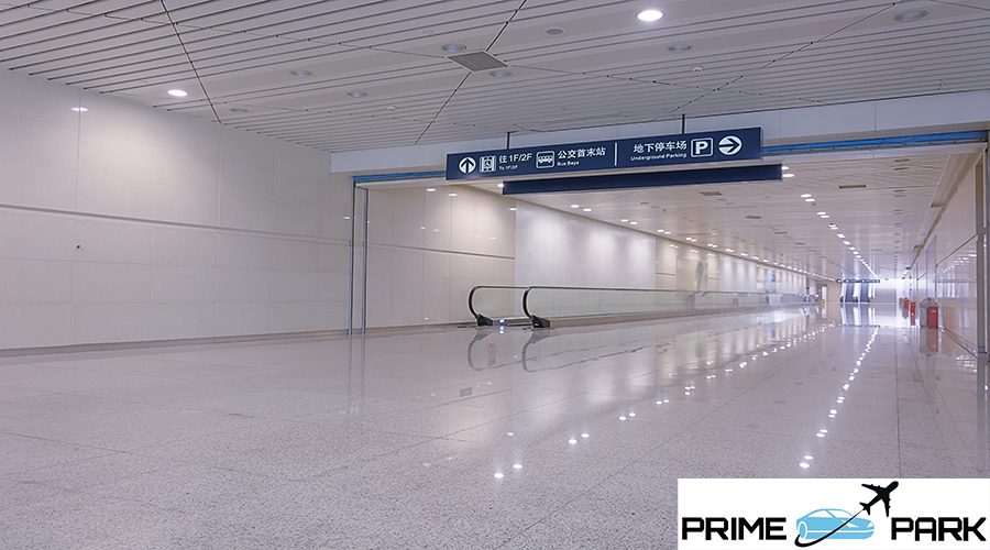 Bluish corridor in a subway