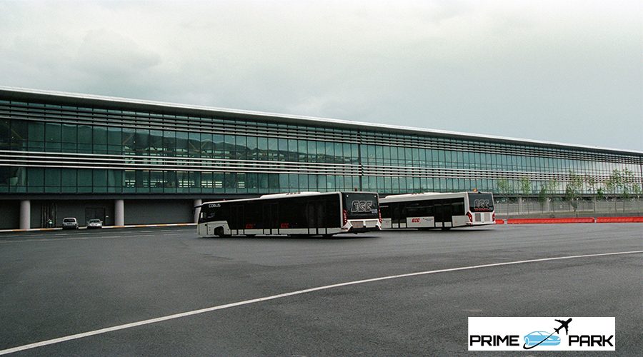 toronto parking airport