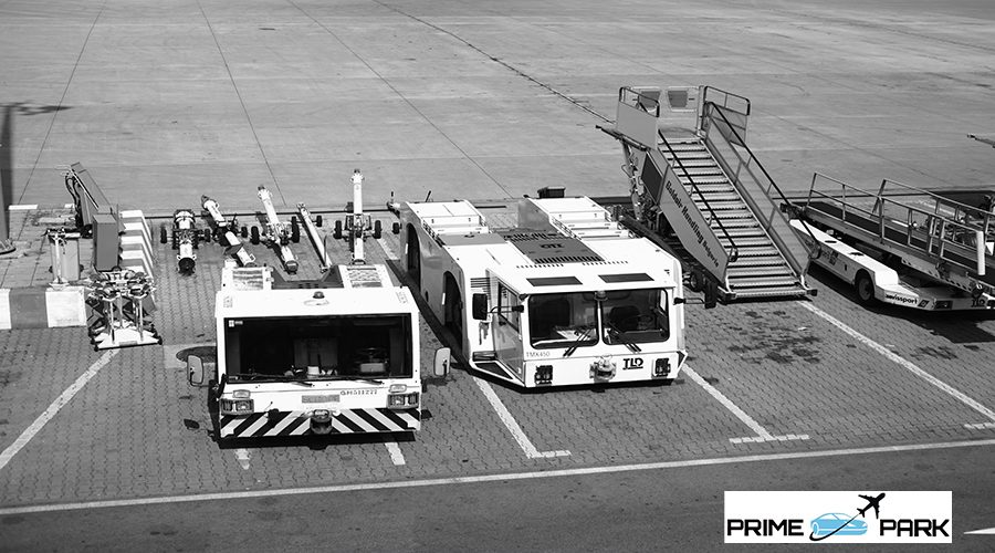 toronto parking airport