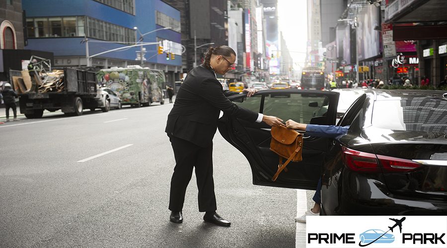 taxi-driver-getting-ready-customer
