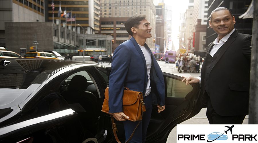 taxi-driver-getting-ready-customer (1)