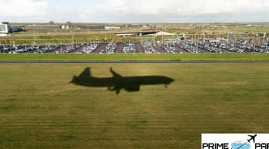 airplane silhouette while landing detail